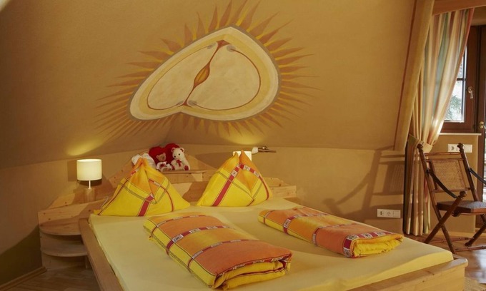 Eberstein House | Bionest IV - Lehmbaudach-familienzimmer mit Balko - Biolandhaus Arche