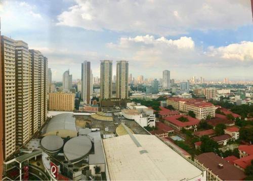 Ermita Night District Apartment | Birch Tower Private Studio with Manila City Metro View