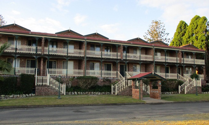 Tuncurry House | BIRCHGROVE TERRACE UNIT 6 - 3 BEDROOM OPPOSITE LAKE AND RESERVE