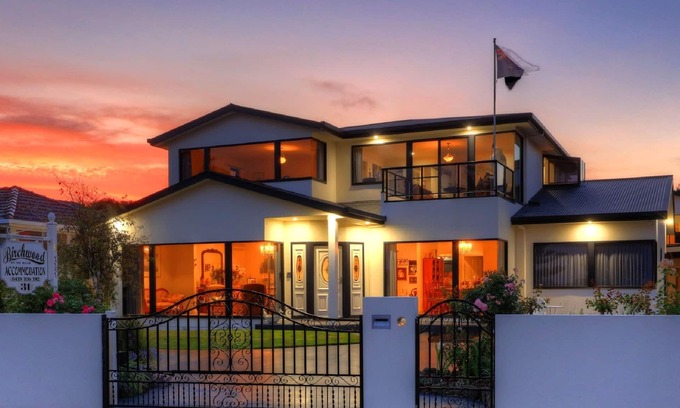 Devonport Apartment | Birchwood on the River
