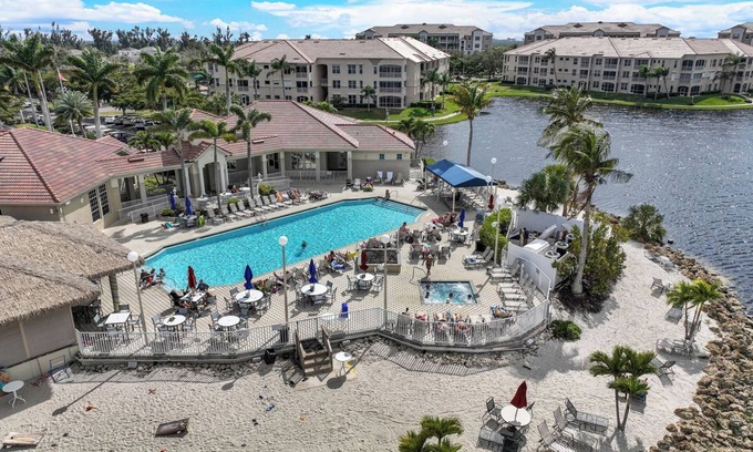 Tropical Cove House | Birdie Breeze at Lexington CC Golf Village