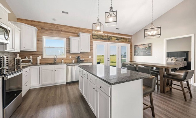 Manhattan House | Birdie Hideaway at Home Stay MHK