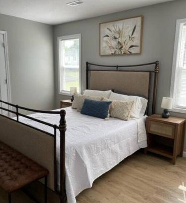 Hamilton Apartment | Birdie Mae - 2 bedroom House in DT Hamilton