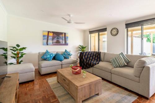Manningham Villa | Birkinshaw Villa (3 Bedroom with Parkings)