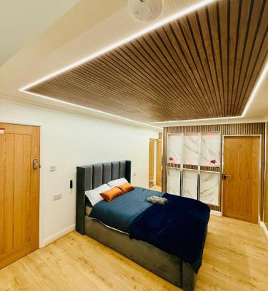 Birmingham Apartment | Birmingham City Centre- 9 bed house with free parking