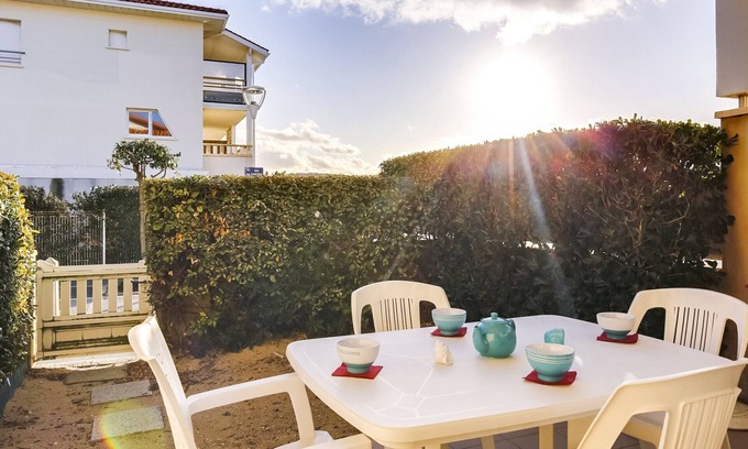 Biscarrosse Plage Apartment | Biscarrosse: Appartement T3, 2 Chambres, Terrasse, Parking Privé à 50m de la Plage