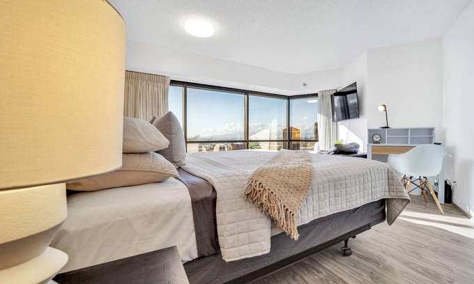 Downtown Honolulu Condo | Bishop Suites @ Executive Centre, Ocean View Suite #2504 in Downtown Honolulu