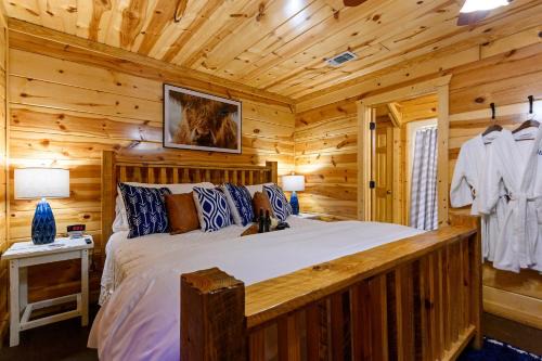 Broken Bow House | Bison Boot Lodge & Tipi - Hot Tub - Fireplace