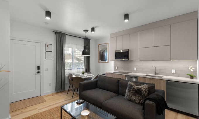 Gardiner Apartment | Bison Meadow Lodge #3