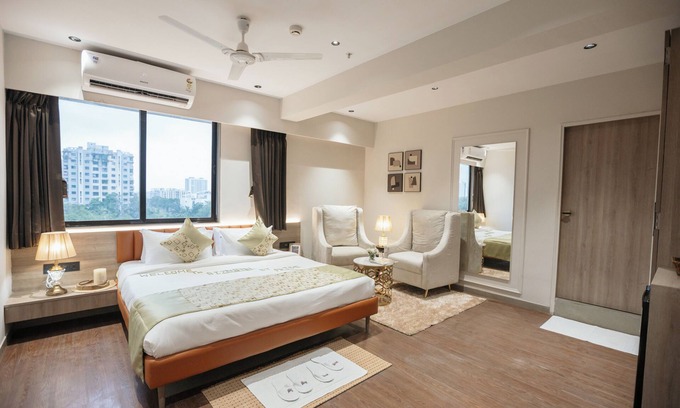 Surat Hotel | Biznotel by Pride Surat