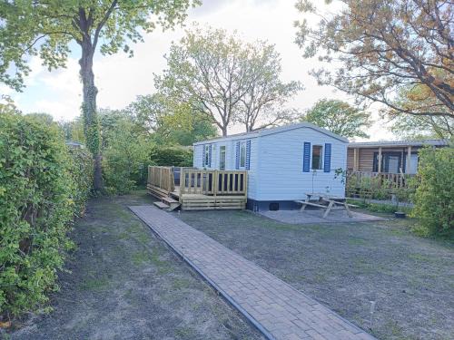 Lauwersoog Ski Chalet | BJ Chalets - Simonsgat 40 - Vakantiepark Lauwersoog- Chalet aan SPEELTUIN