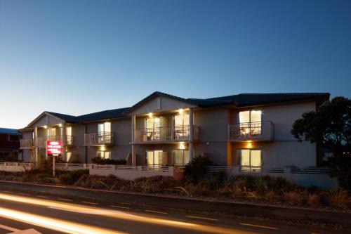 Petone Hotel | BKs Premier Motel Esplanade
