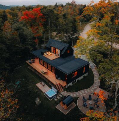 La Conception House | Bläk Kabin - Ski Tremblant, Sauna, Hot Tub and Yoga
