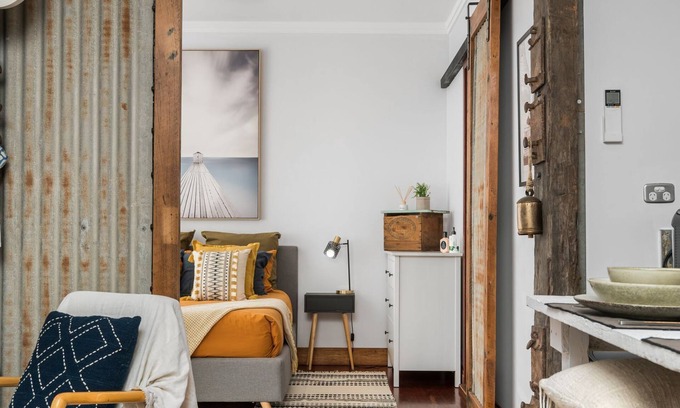 Bangalow Apartment | Black Beauty Studio - Bangalow Secluded Heaven