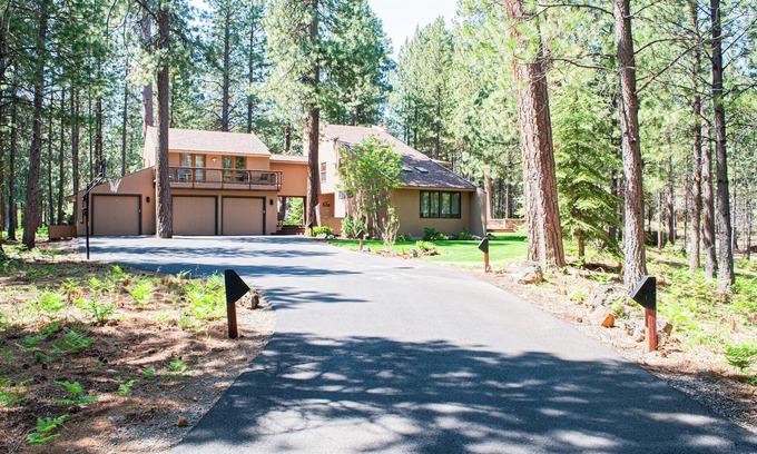 Black Butte Ranch House | Black Butte Ranch Glaze Meadow 312