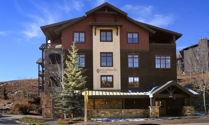 Crested Butte House | Black Diamond 3B/Lux Condo, Short Walk to the Base! Hot Tub, Gym, Heated Garage!