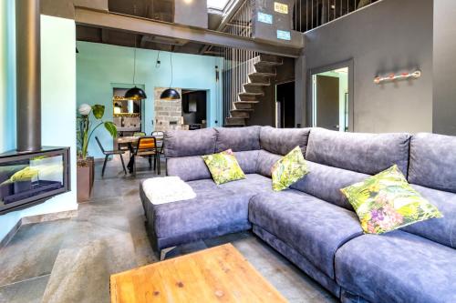 Olot House | Black House- Sorprendente casa estilo industrial