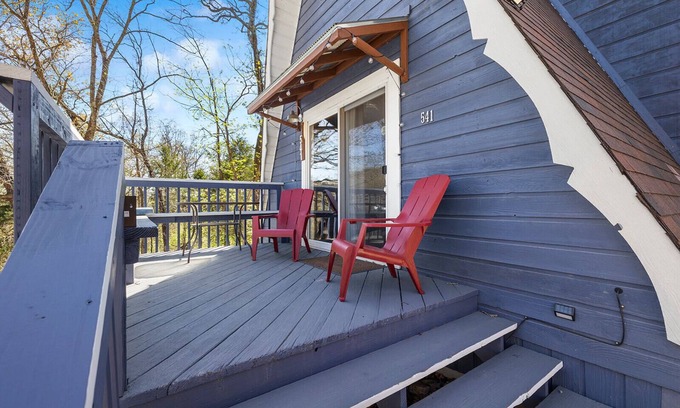 Lampe Cabin | Black Oak TRL family Cabin for 6 (4 min.to BlackOak Ampith)Trees views & privacy