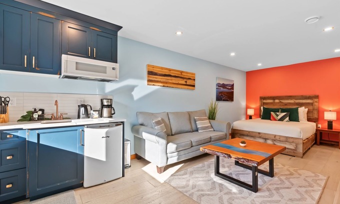 Ucluelet Apartment | Black Pearl-1 I Studio I Sun Deck I Little Beach