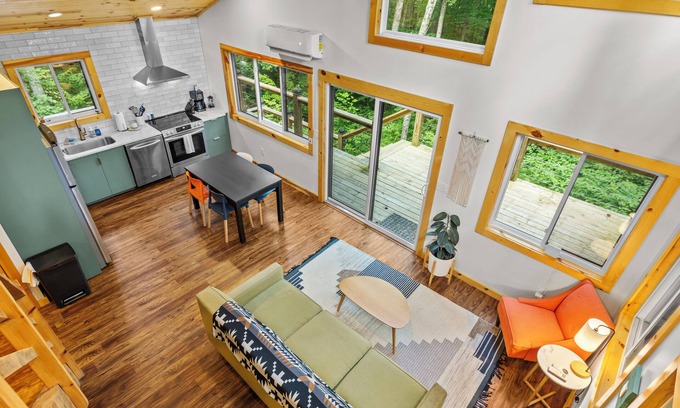 Rogers Cabin | Black Pearl ~ A creative new space near the Gorge Underground!