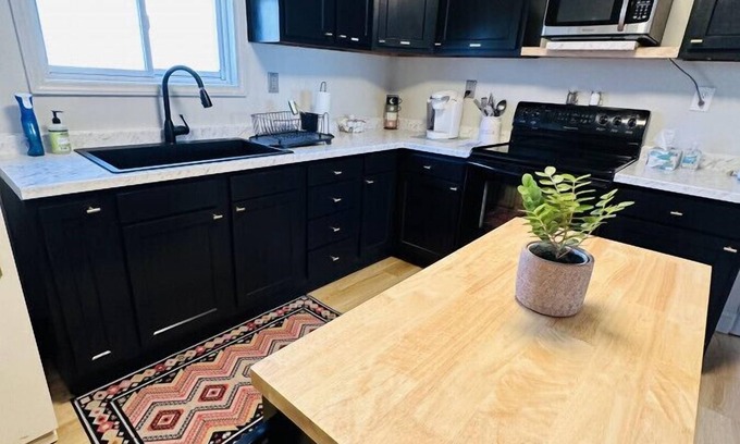 Lansing Cottage | Black Ridgetop at NRG National Park