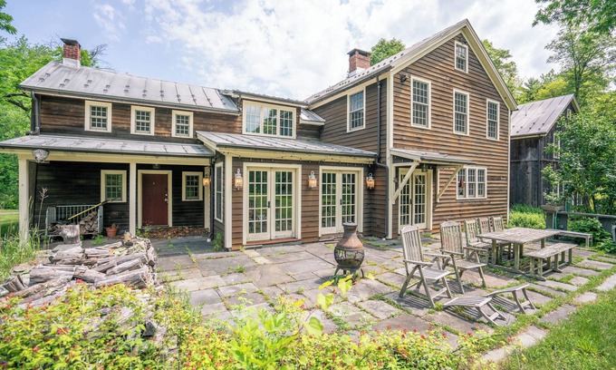 Milton House | Black Walnut Tree Farm: Farmhouse on 50 Acres