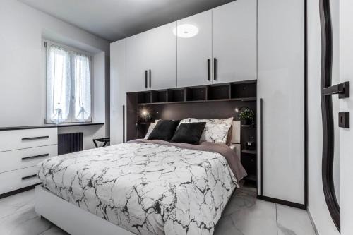 Saronno Apartment | Black & White Apartment Design e Comfort - Parking e WiFi