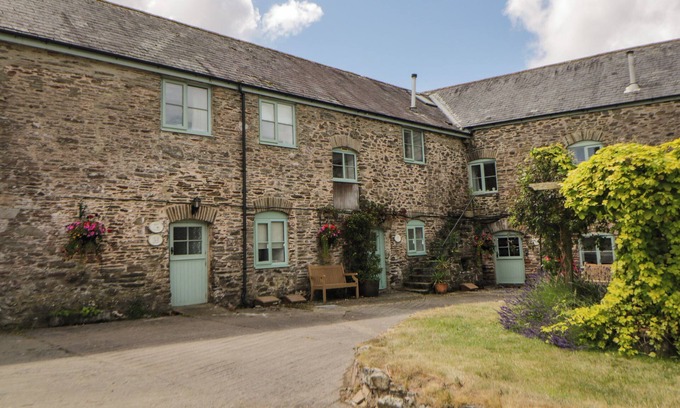 Chillington Cottage | BLACKBERRY COTTAGE, pet friendly, with a garden in Slapton