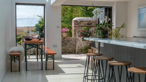 Malborough House | Blackberry Cottage - Newly renovated cosy cottage