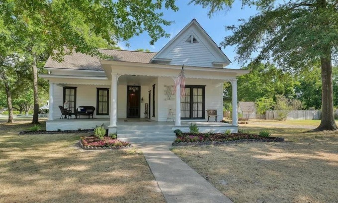 Lindale House | Blackberry Manor Summ