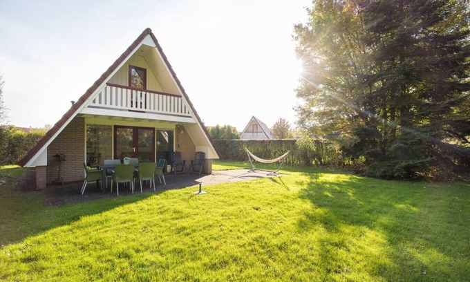 Zwiggelte House | Blackbird I Restful Accomodation with Garden Area