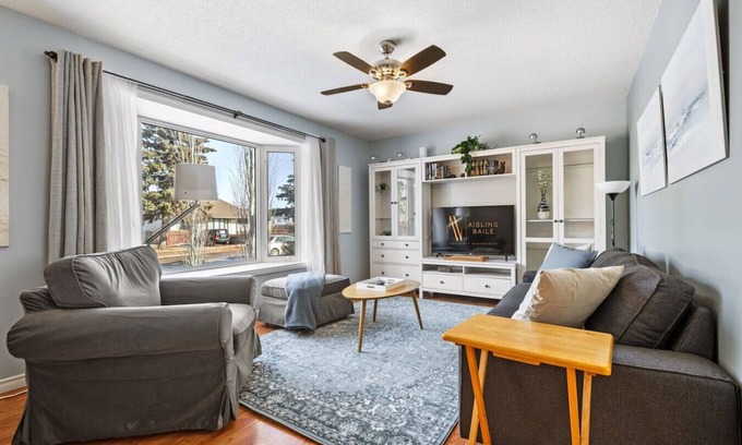 Blackfalds House | Blackfalds Bungalow | Outdoor Fire Pit | Central