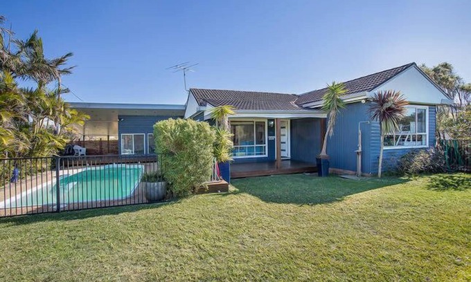 Blacksmiths House | blacksmiths pet friendly beach house