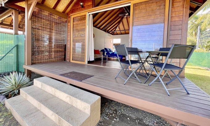 Paea House | Blackstone Paea Premium beachfront bungalow, private access, wifi - 3 pers