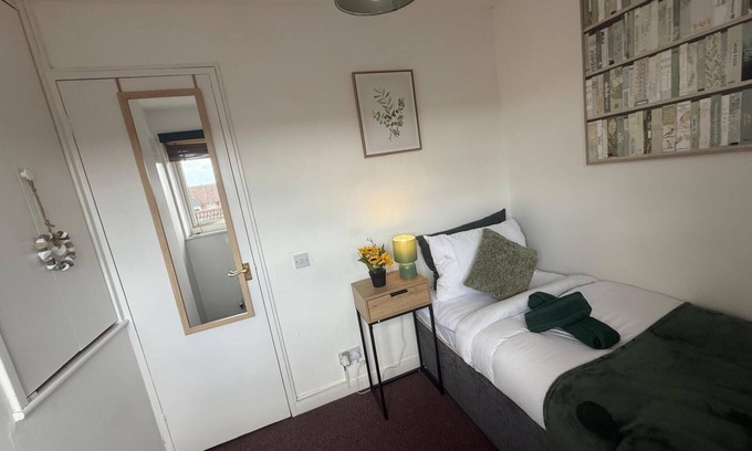 Great Linford House | Blakelands 2 bed house