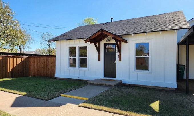 Graham House | Blanche's Bungalow