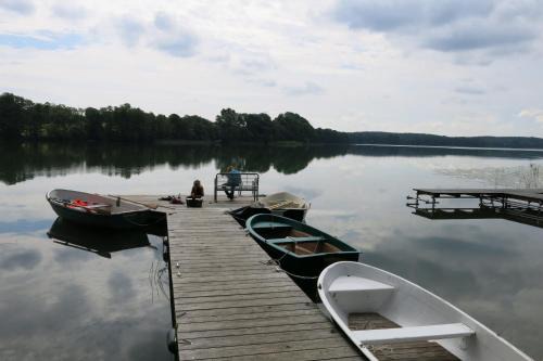 Klein Labenz House | "Blaues Haus am See mit Boot"