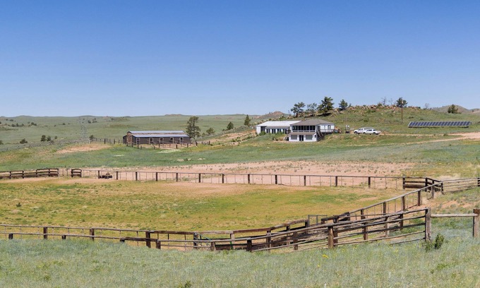 Granite Canon House | Blazing Star - 100-acre Ranch RetreatnPerfect House for Nature Lovers!n