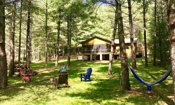 Lansing House | Blessed on the New River-River Front,Small dogs, fire pit, Central AC/Heat