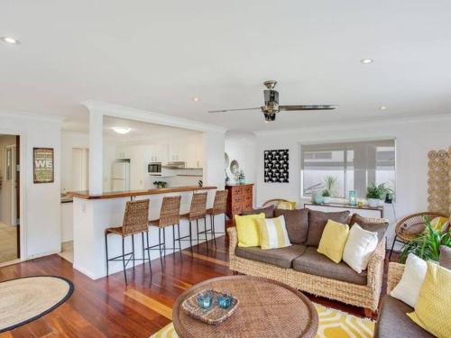 Broadbeach Waters House | Bliss At The Bungalow