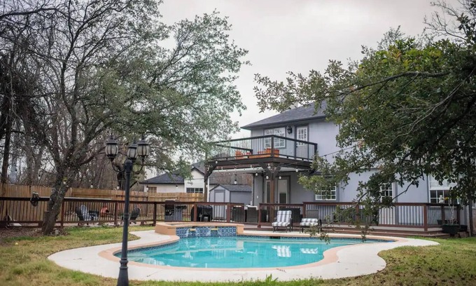 McNeil House | Bliss Retreat
