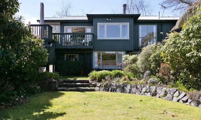 Hilltop Cottage | Bliss - Taupo Holiday Home