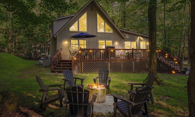 Pocono Lake House | Blissful Bear Lakeview Chalet