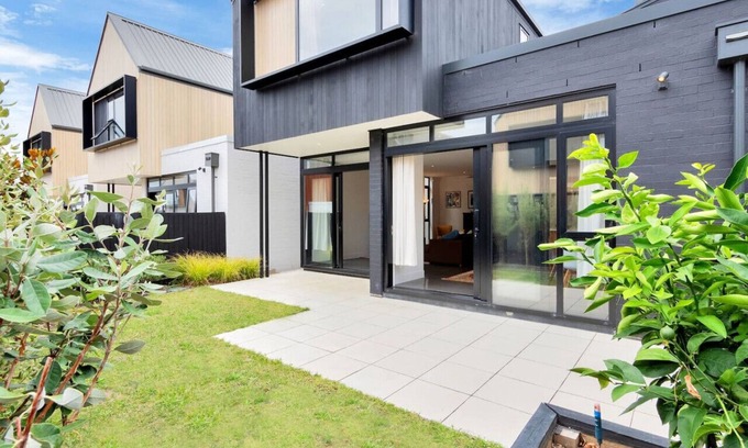 Hobsonville House | Blissful Breeze Townhouse with Parking and Patio