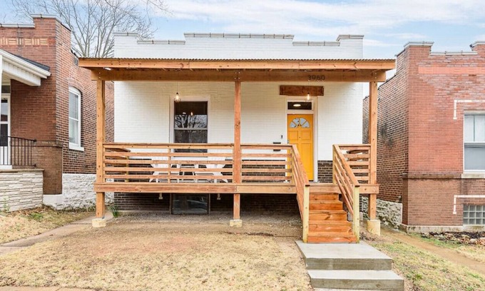 Tower Grove South House | Blissful Bungalow w/ Comfy King & Queen Bed