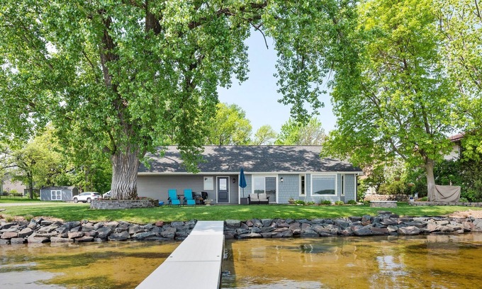 Oak Grove House | Blissful Getaway! Steps to shore, one level 2bd2ba
