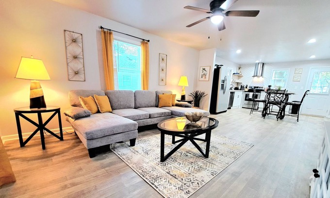 Monroe House | Blissful Little Bungalow!