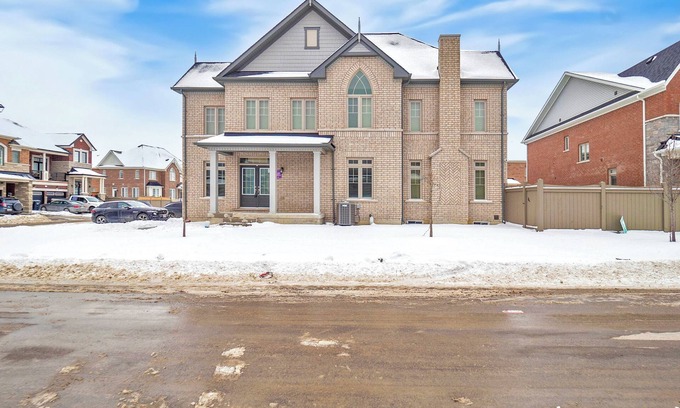 Caledon House | Blissful & Spacious 4-Bedroom Retreat:Perfect for Family Getaways & Group Stays!