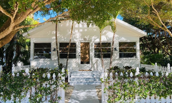 Boca Grande House | Blissfully Serene Palm Cottage In Town and 2 Blocks from Beach