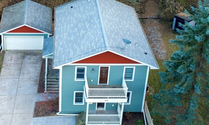 Stillwater House | Blocks to Downtown. Charming 3 Bed, Entire House